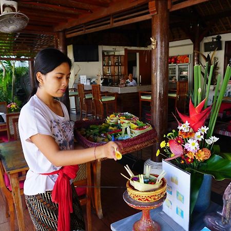 Yulia 2 Homestay Sanur Екстер'єр фото