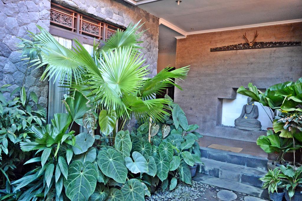 Yulia 2 Homestay Sanur Екстер'єр фото