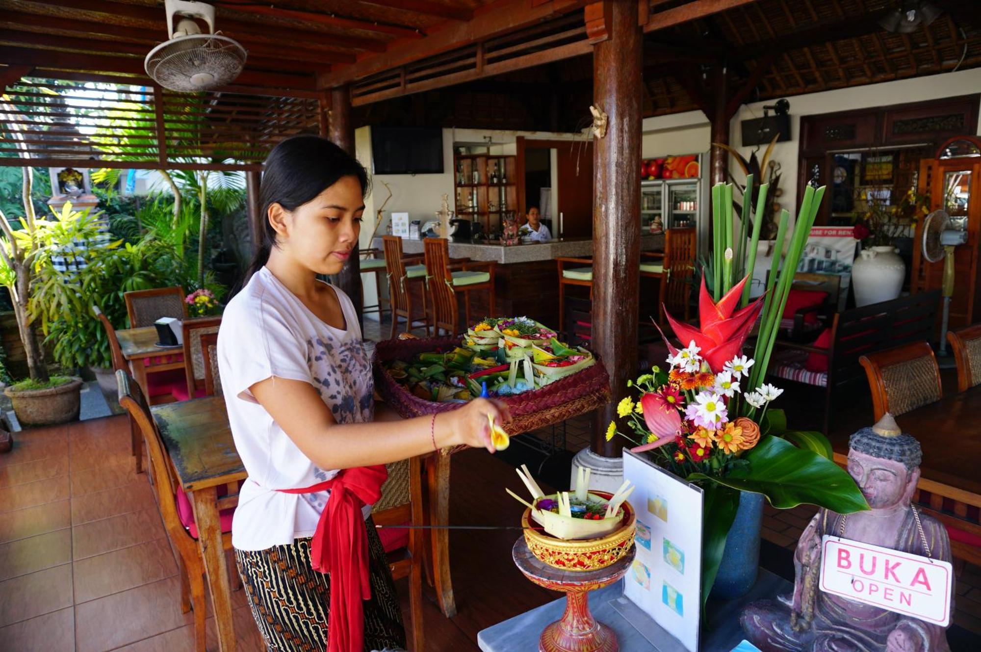 Yulia 2 Homestay Sanur Екстер'єр фото