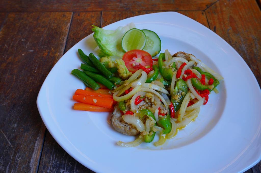 Yulia 2 Homestay Sanur Екстер'єр фото
