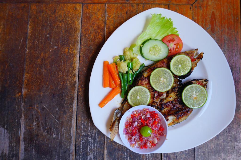 Yulia 2 Homestay Sanur Екстер'єр фото