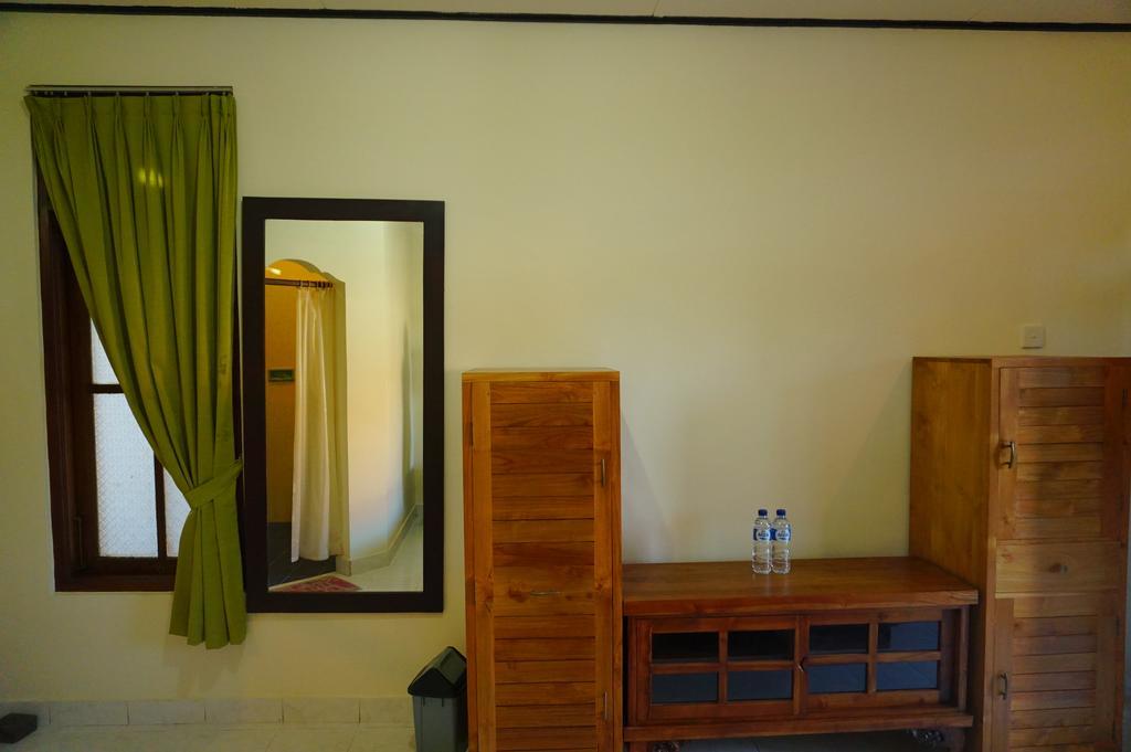 Yulia 2 Homestay Sanur Екстер'єр фото