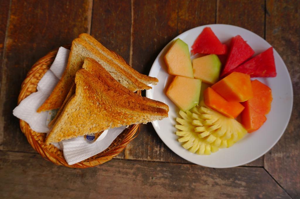 Yulia 2 Homestay Sanur Екстер'єр фото