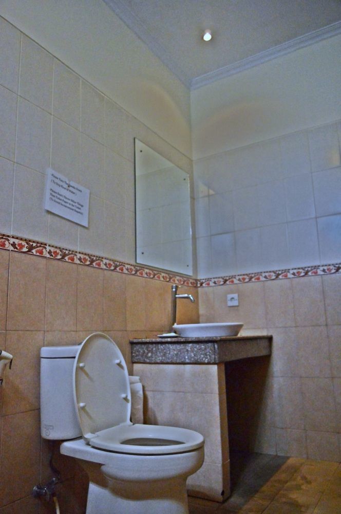 Yulia 2 Homestay Sanur Екстер'єр фото
